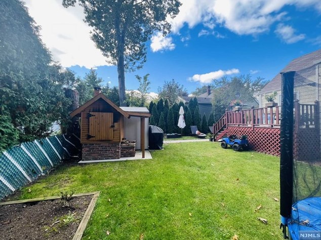 90 Hamilton Ave, Elmwood Park NJ  07407-2936 exterior