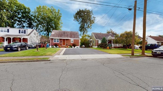 90 Hamilton Ave, Elmwood Park NJ  07407-2936 exterior