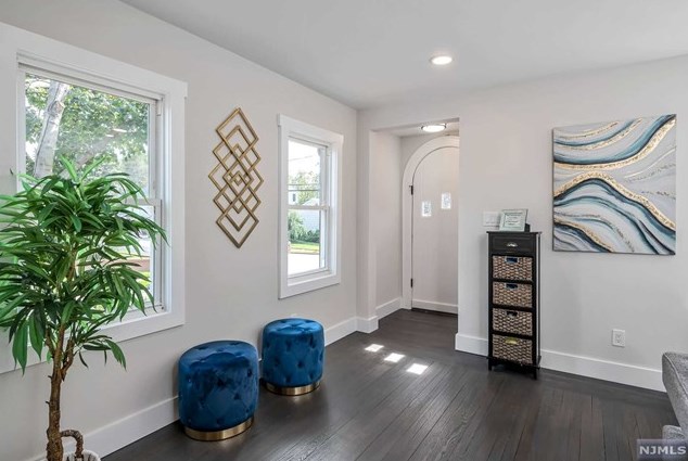35 Parkview Ave, Elmwood Park, NJ 07407