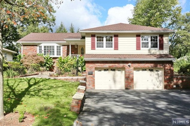 61 Fern Pl, Paramus, NJ 07652