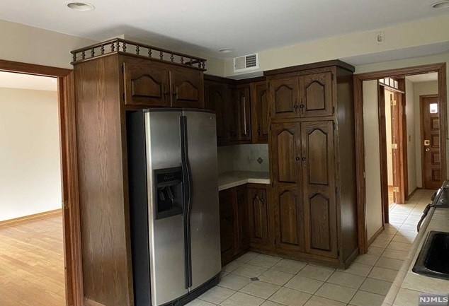 30 Queen St, Bergenfield NJ  07621-1524 exterior