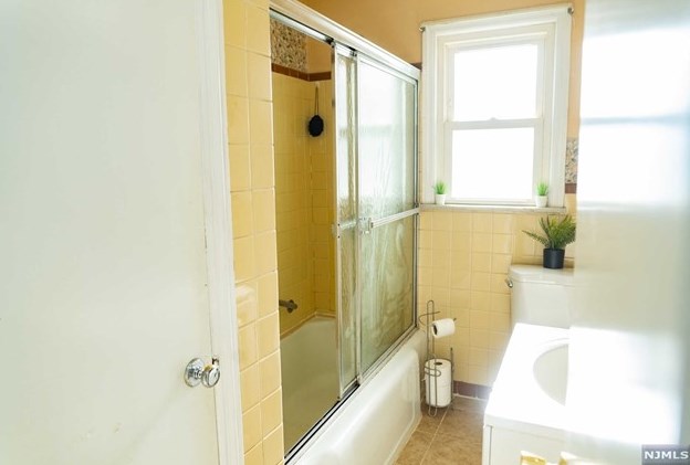 733 Colonial Ave, Union Center NJ 07083-7407 exterior