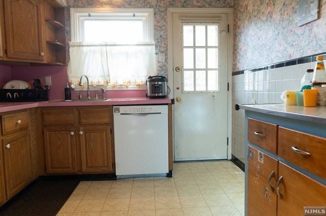 733 Colonial Ave, Union Center NJ 07083-7407 exterior