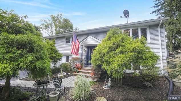 23 Florence St, Hillsdale, NJ 07642