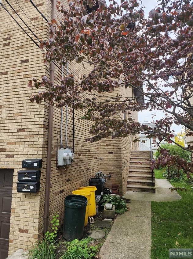 439 3rd St #2nd Floor, Palisades Park, NJ 07650