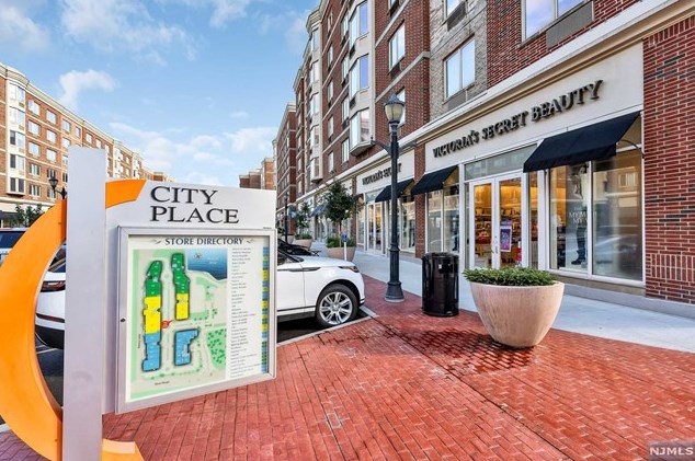 5506 City Pl, Edgewater, NJ 07020