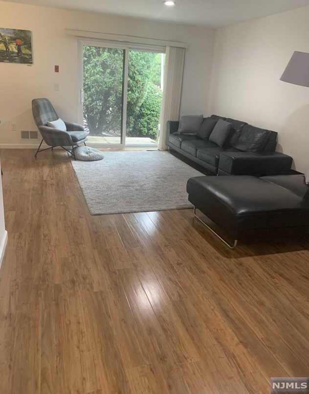 50 Palisade Ave, Cresskill, NJ 07626