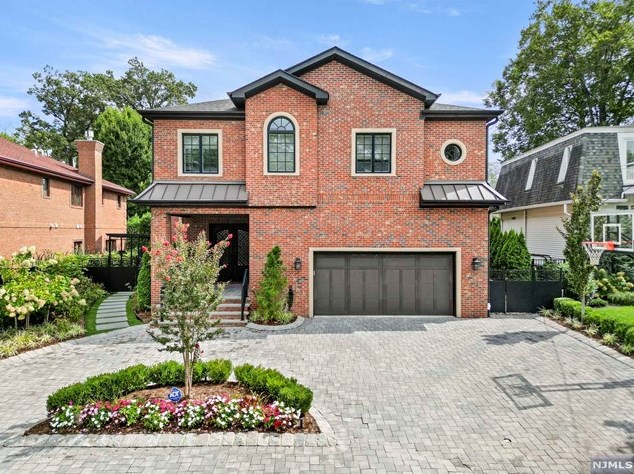 1086 Dearborn Rd, West Fort Lee, NJ 07024