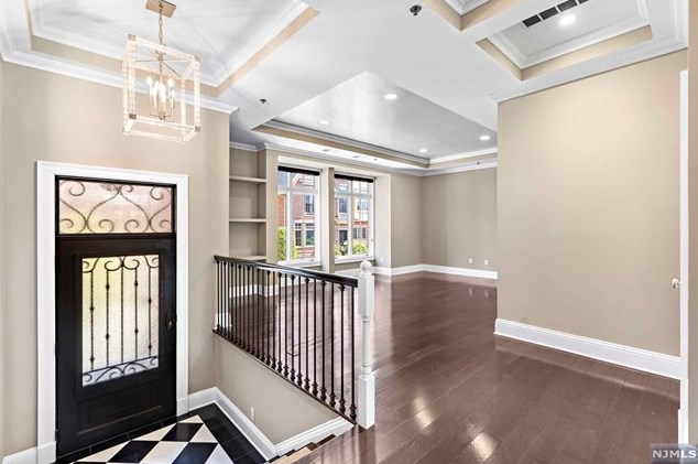 13 Moorings Ln #13, Edgewater, NJ 07020