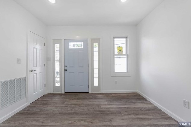 41 Hoffman St, South Hackensack, NJ 07606