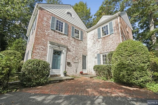 79 Erledon Rd, Tenafly, NJ 07670