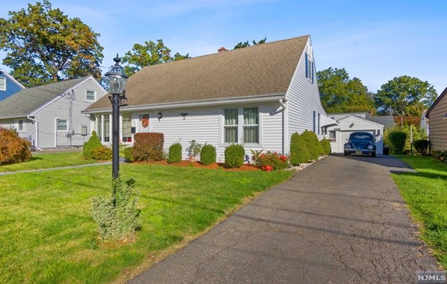 18 Parker Ave, Rochelle Park, NJ 07662