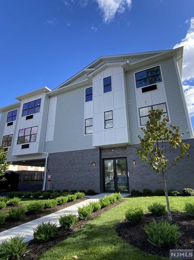 74 Clarendon Pl #203, Hackensack, NJ 07601