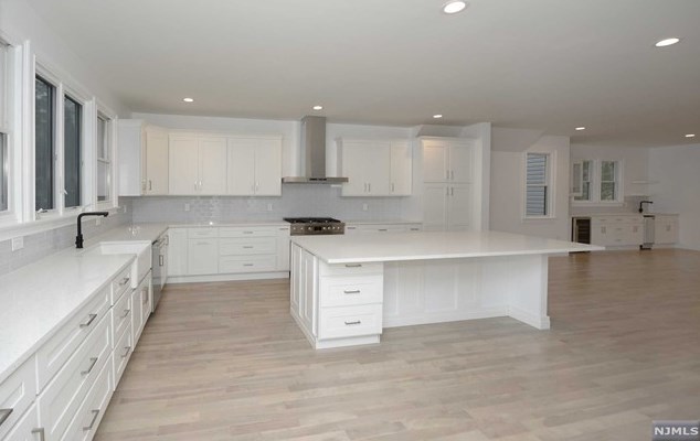 307 Elm Ave, Hackensack NJ  07601-1652 exterior