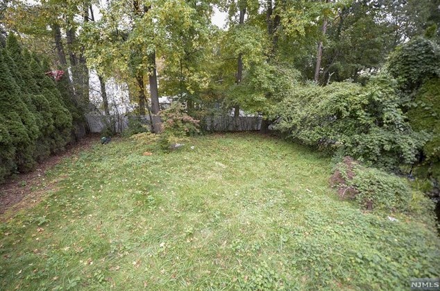 307 Elm Ave, Hackensack NJ  07601-1652 exterior