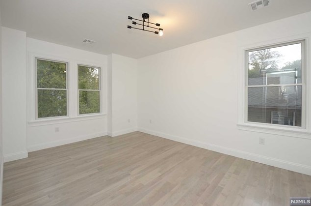 307 Elm Ave, Hackensack NJ  07601-1652 exterior