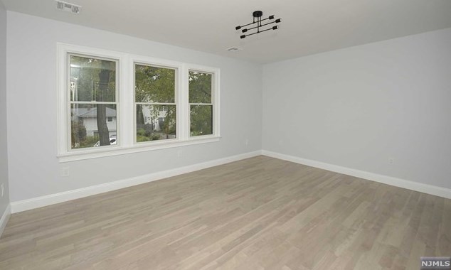 307 Elm Ave, Hackensack NJ  07601-1652 exterior