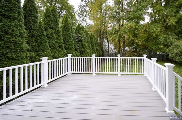 307 Elm Ave, Hackensack NJ  07601-1652 exterior