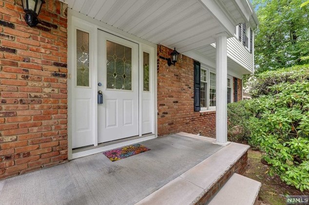 515 Spring Valley Rd, Paramus, NJ 07652