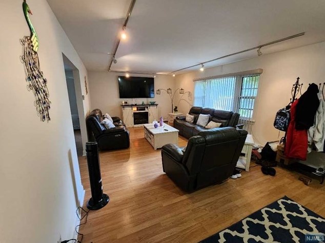 88 Birk St, Saddle Brook, NJ 07663-5222