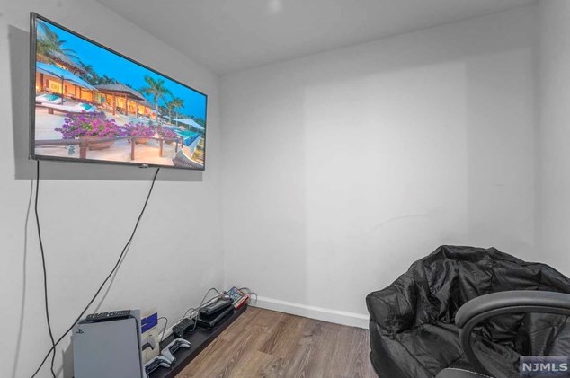 49 Clinton Park Dr, Bergenfield NJ  07621-2452 exterior