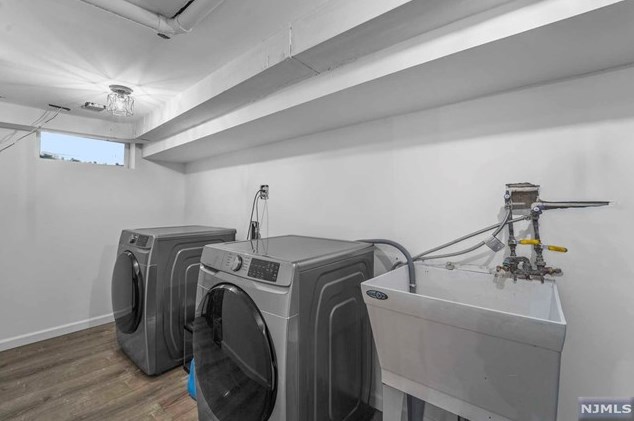 49 Clinton Park Dr, Bergenfield NJ  07621-2452 exterior