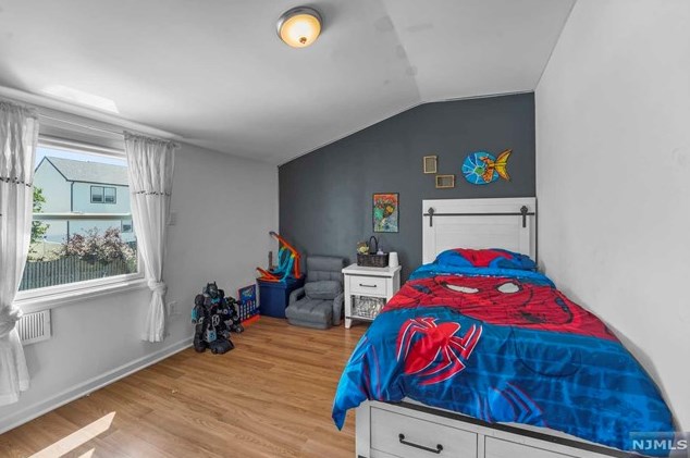 49 Clinton Park Dr, Bergenfield NJ  07621-2452 exterior