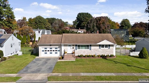 156 N Stiles Ct, Pompton Falls, NJ 07442