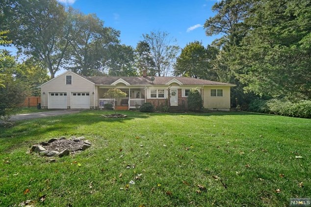43 Silver Birch Ave, Oakland, NJ 07436