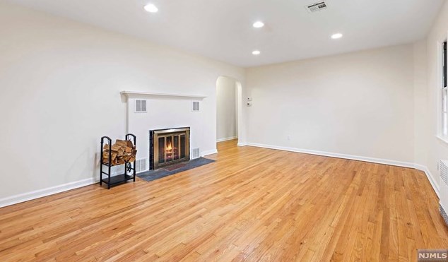 133 Cleveland Ave, Hasbrouck Heights, NJ 07604