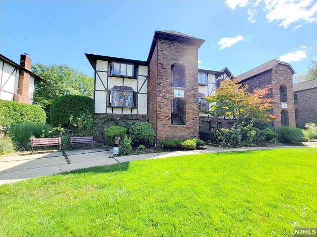 106 Hawthorne Ave, Park Ridge, NJ 07656