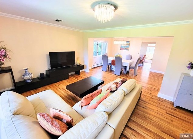 106 Hawthorne Ave, Park Ridge NJ  07656-1268 exterior