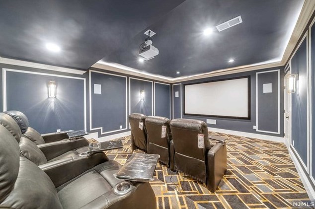 183 Cleenput Ter, Paramus NJ  07652-4438 exterior