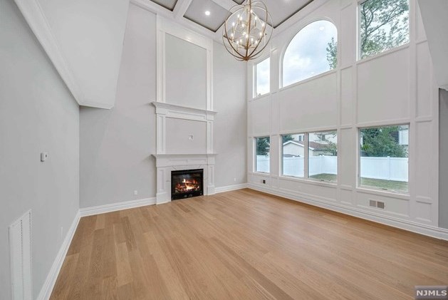 183 Cleenput Ter, Paramus NJ  07652-4438 exterior