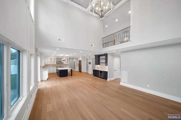 183 Cleenput Ter, Paramus NJ  07652-4438 exterior