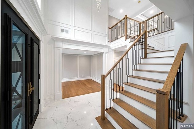 183 Cleenput Ter, Paramus NJ  07652-4438 exterior