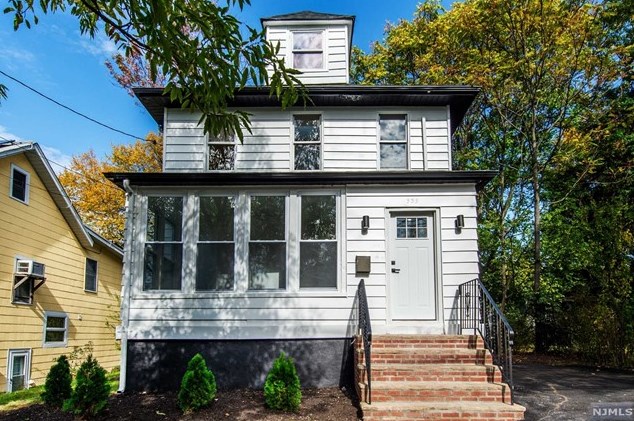 535 Center Pl, Teaneck, NJ 07666