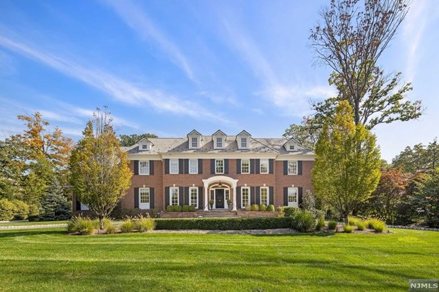 48 Fox Hedge Rd, Upper Saddle River, NJ 07458