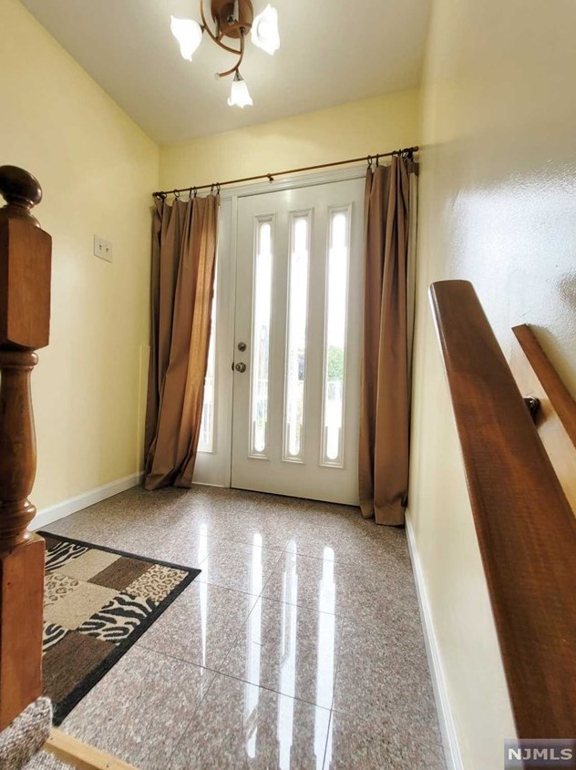 2410 6th St #b, West Fort Lee, NJ 07024