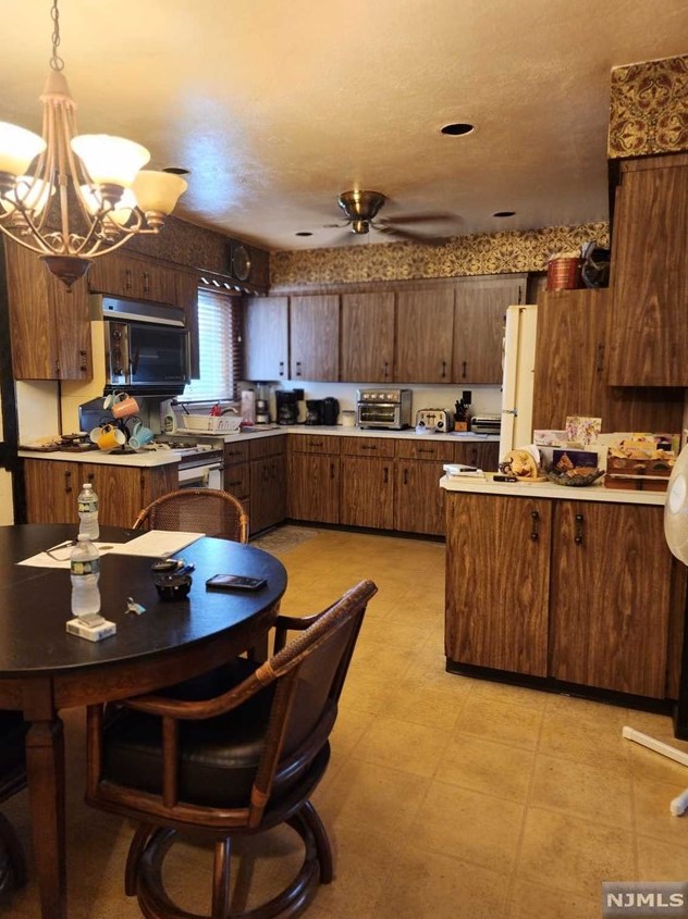 60 Spring St, Lodi, NJ 07644-2312