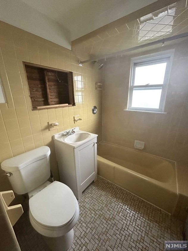 673 Paulison Ave, Clifton NJ  07011-4127 exterior