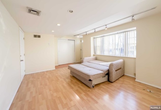2363 Jones Rd, West Fort Lee, NJ 07024
