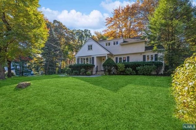 115 Wyckoff Ave, Wyckoff, NJ 07481