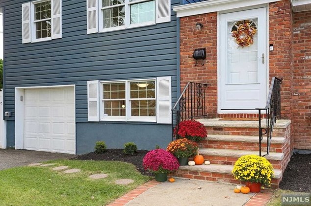 10 Summit Ave, Waldwick, NJ 07463