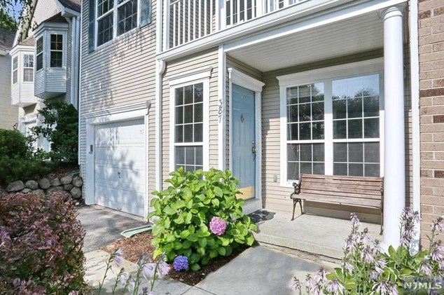 387 Green Mountain Rd, Mahwah, NJ 07430