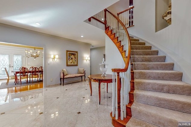 7 Cameron Rd, Upper Saddle River, NJ 07458