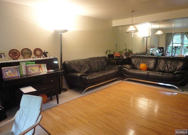1436 Westgate Dr, West Fort Lee, NJ 07024