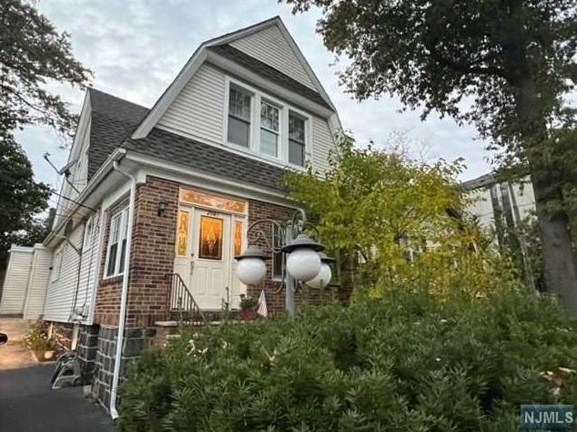 2081 Jones Rd, West Fort Lee, NJ 07024-2929