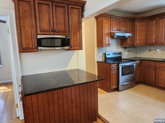 24 Lindley Ave, Tenafly NJ  07670-2817 exterior