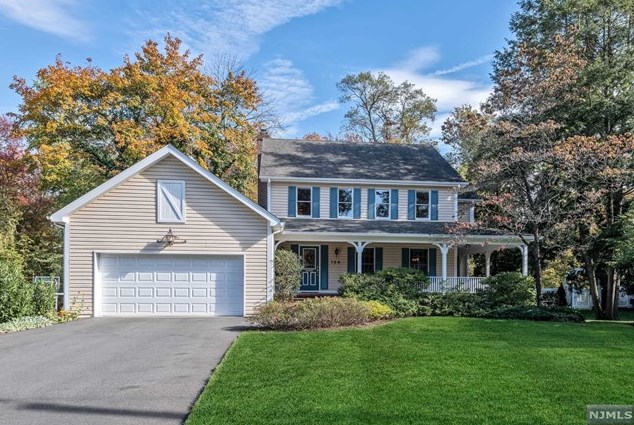 124 Lakewood Ave, Ho Ho Kus, NJ 07423